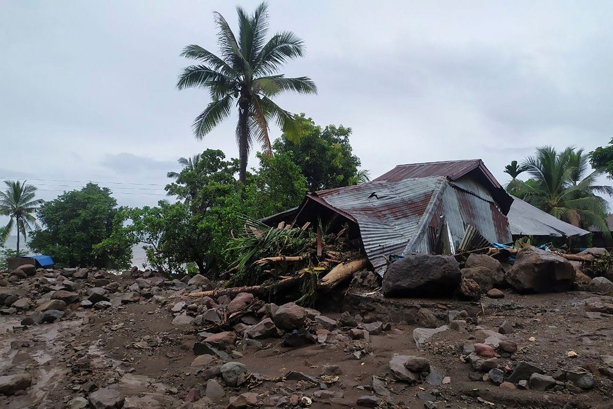 Más de 100 muertos y decenas de desaparecidos en inundaciones en