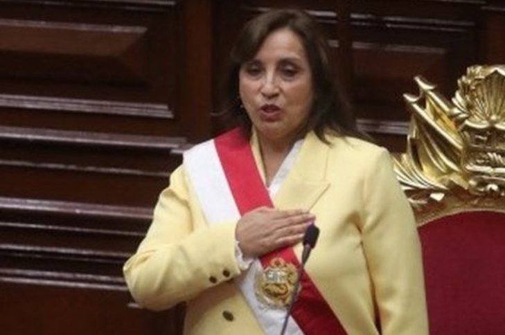 Dina Boluarte jura como nueva presidenta de Perú Formato Siete