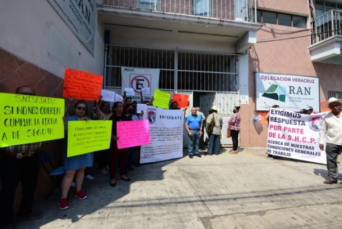 Trabajadores de Sedatu exigen mejores condiciones laborales están