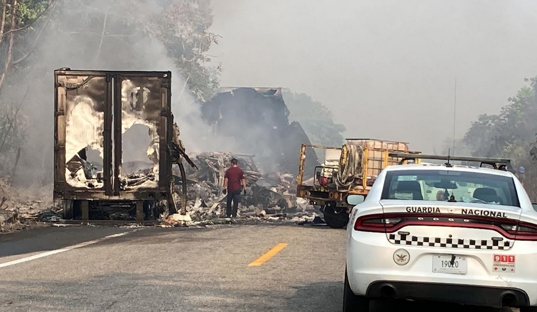 VIDEO Cuatro Muertos En Choque De Trailers En Carretera Las Choapas