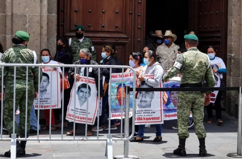 As Es Amlo Intenta Limpiarle La Cara Al Ej Rcito Mexicano En El Caso