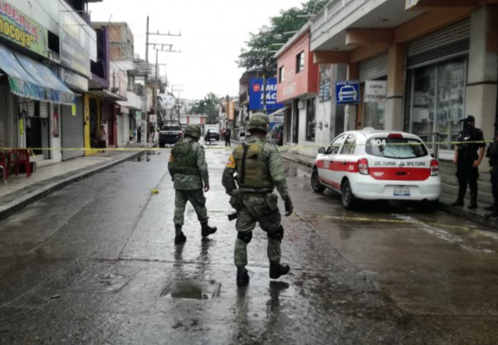 Asaltan casa de empeño en Tuxpan y dejan falso aparato explosivo - Formato  Siete