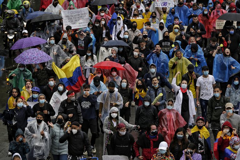 ¿Por qué siguen las marchas en Colombia?  Formato Siete