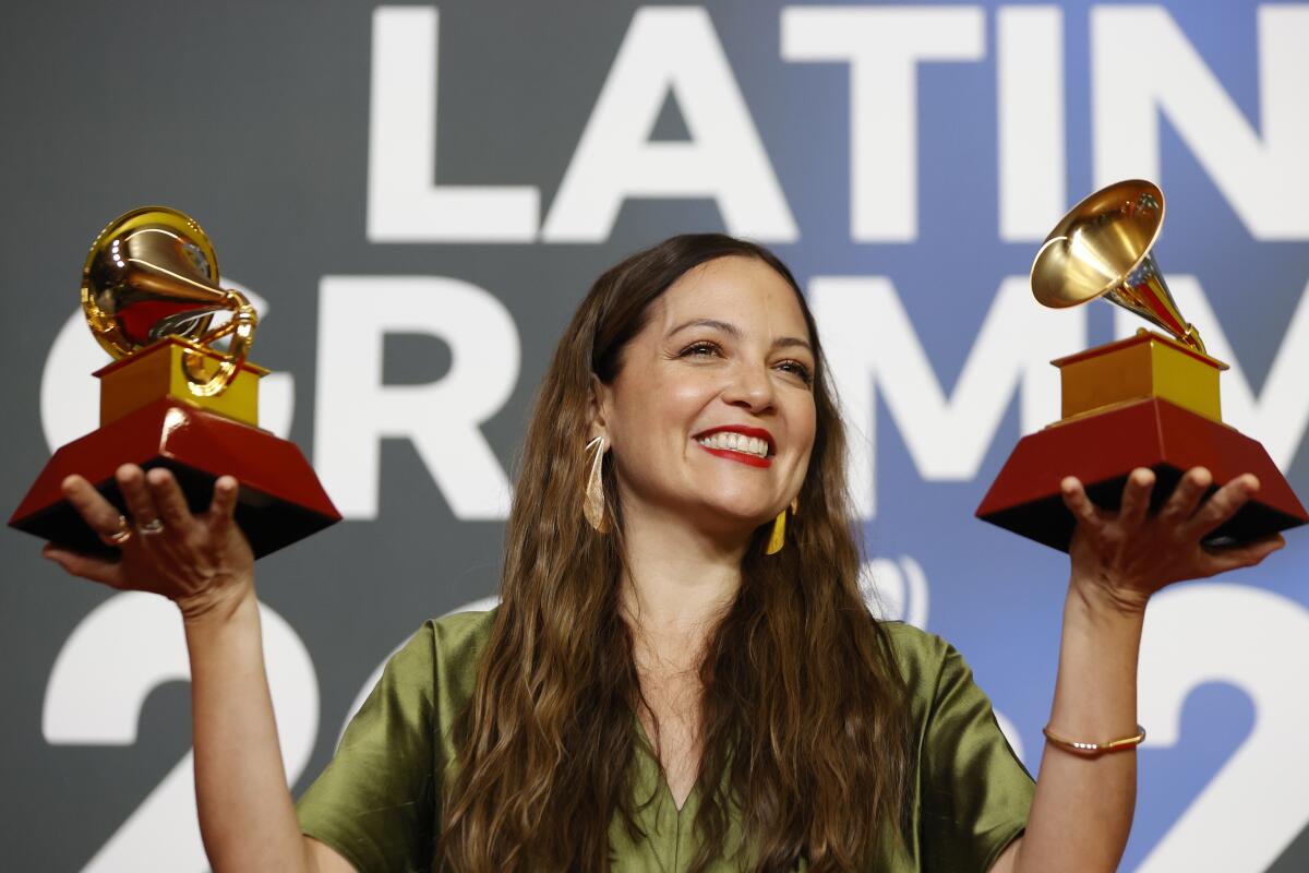 Natalia Lafourcade es la mujer más premiada en los Grammy Latino ...